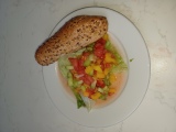 Zeleninový salát, bagetka